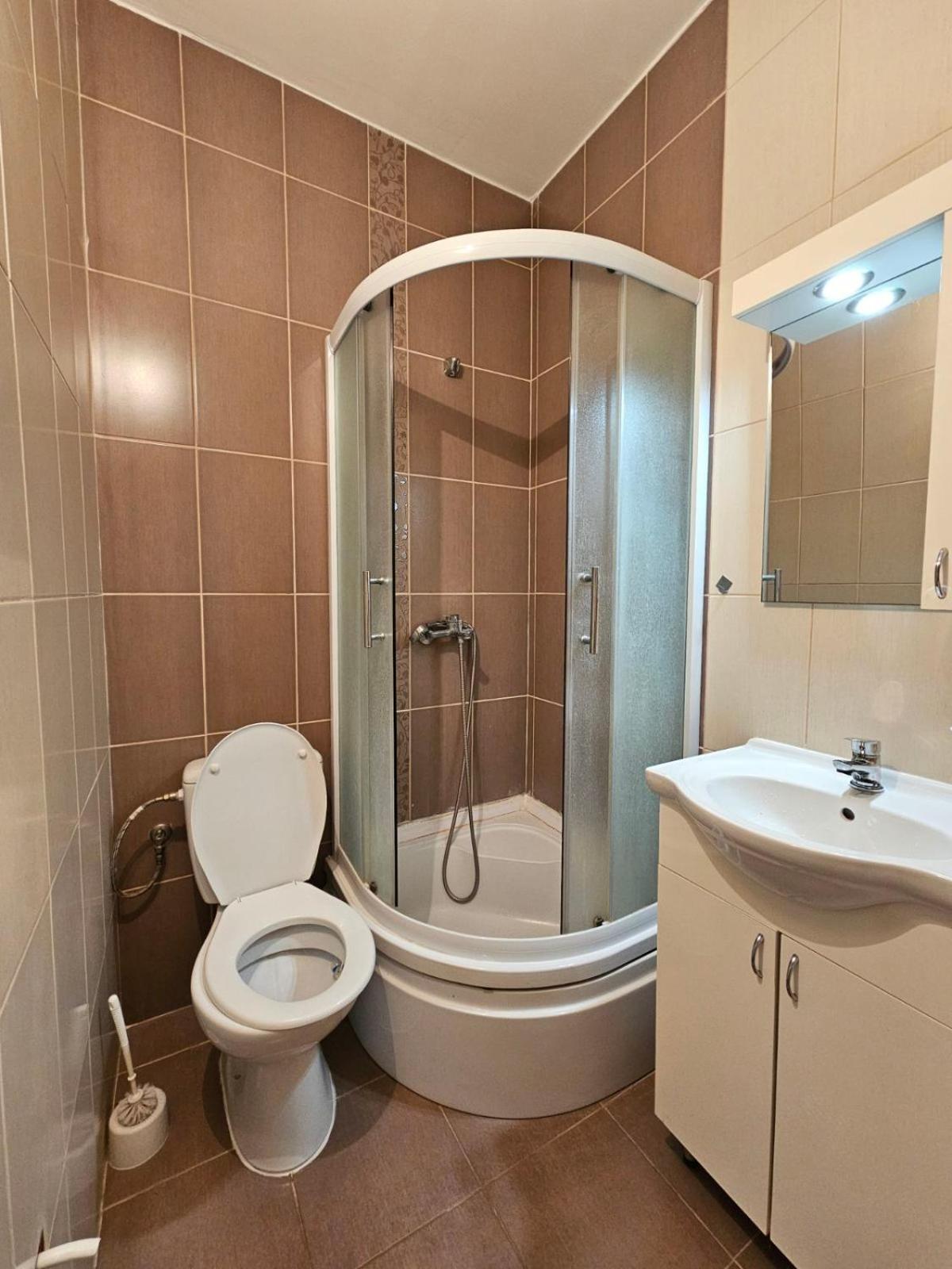 East Gate Apartment Studio Скопье Экстерьер фото